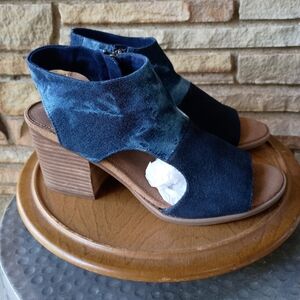 TOMS Sandals Eliana Women - Navy Suede Washed Denim Women's Sandals_9